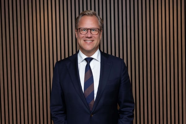 Porträtt på Joakim Wiksten, CEO på Serafim Finans.